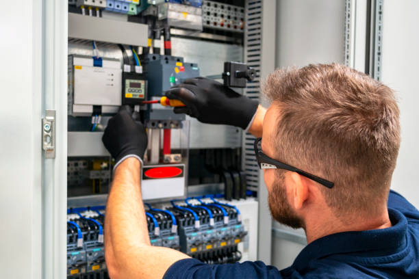 Best Licensed Electrician  in Johnstown, CO